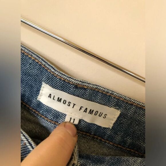 ✨ Almost Famous  | Distressed Jeans - Picture 3 of 5